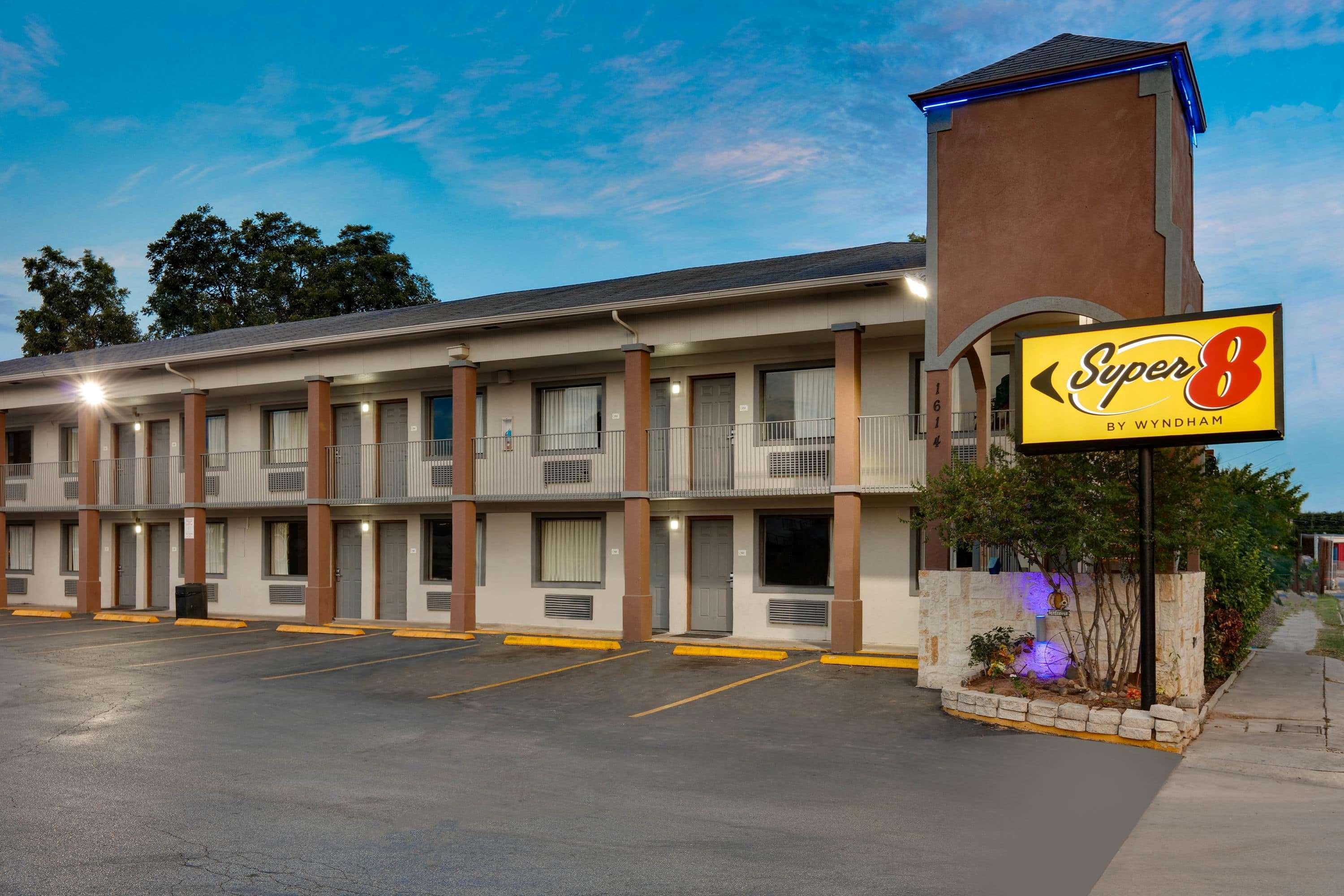 Super 8 By Wyndham San Antonio Pearl District Downtown Motel Kültér fotó