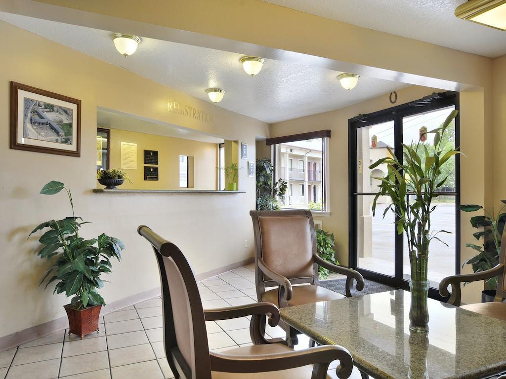 Super 8 By Wyndham San Antonio Pearl District Downtown Motel Kültér fotó