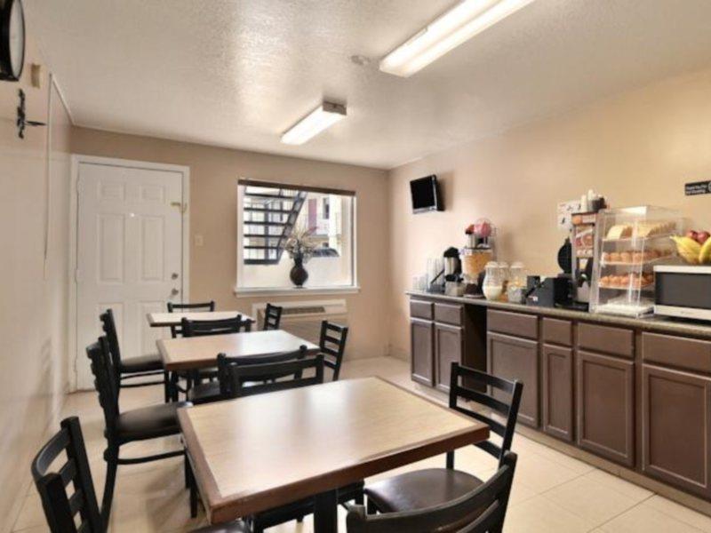 Super 8 By Wyndham San Antonio Pearl District Downtown Motel Kültér fotó