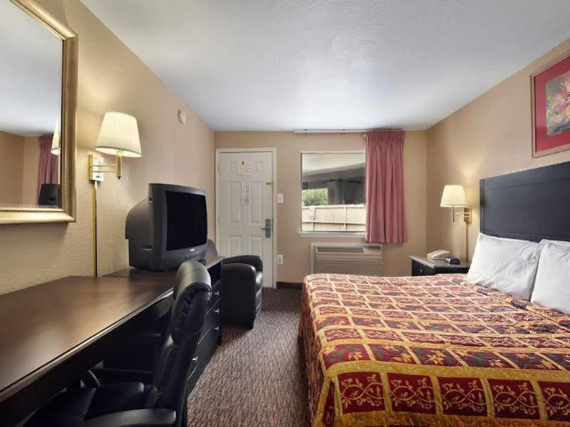 Super 8 By Wyndham San Antonio Pearl District Downtown Motel Kültér fotó
